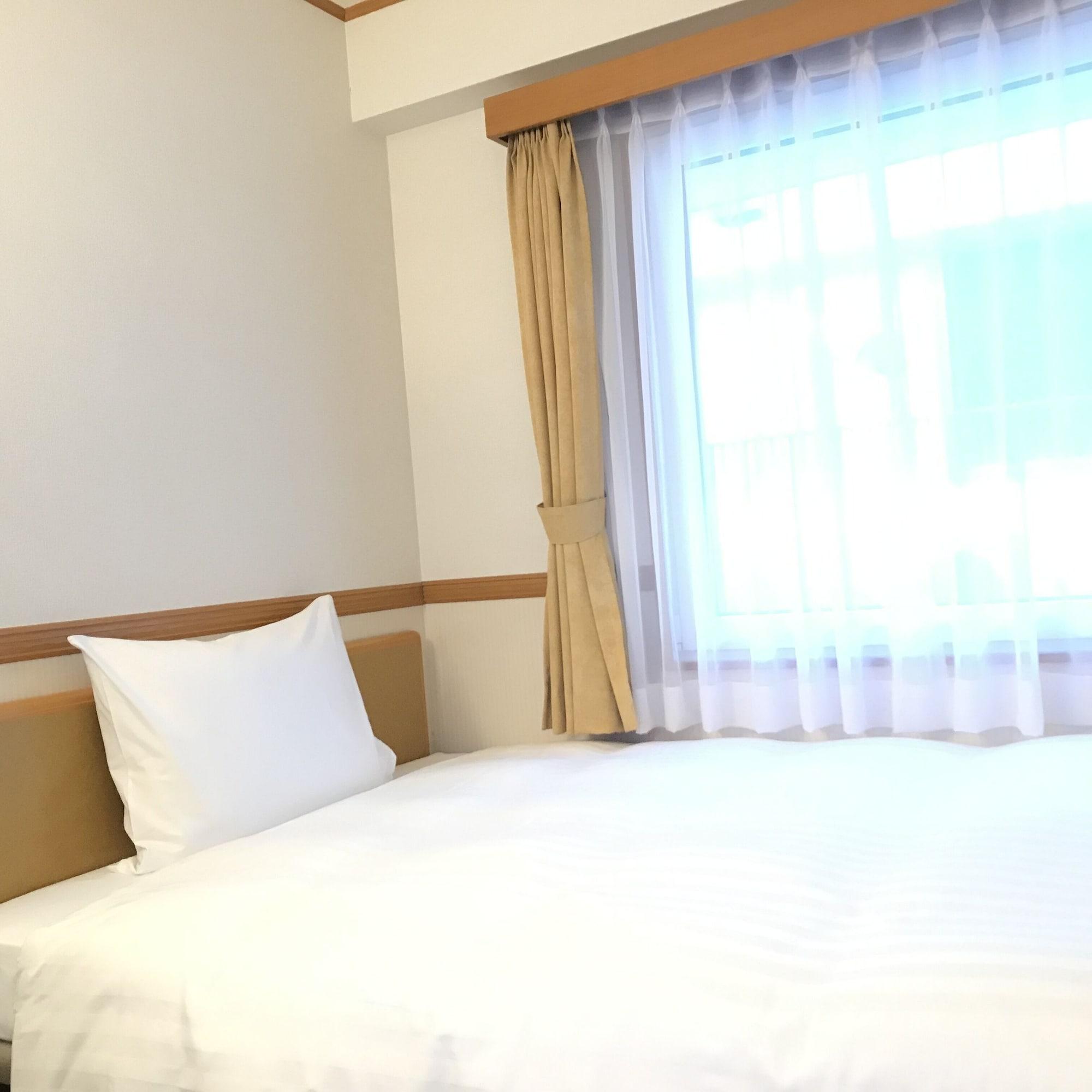 Toyoko Inn Yokohama Tsurumi Eki Higashi Guchi Exterior foto