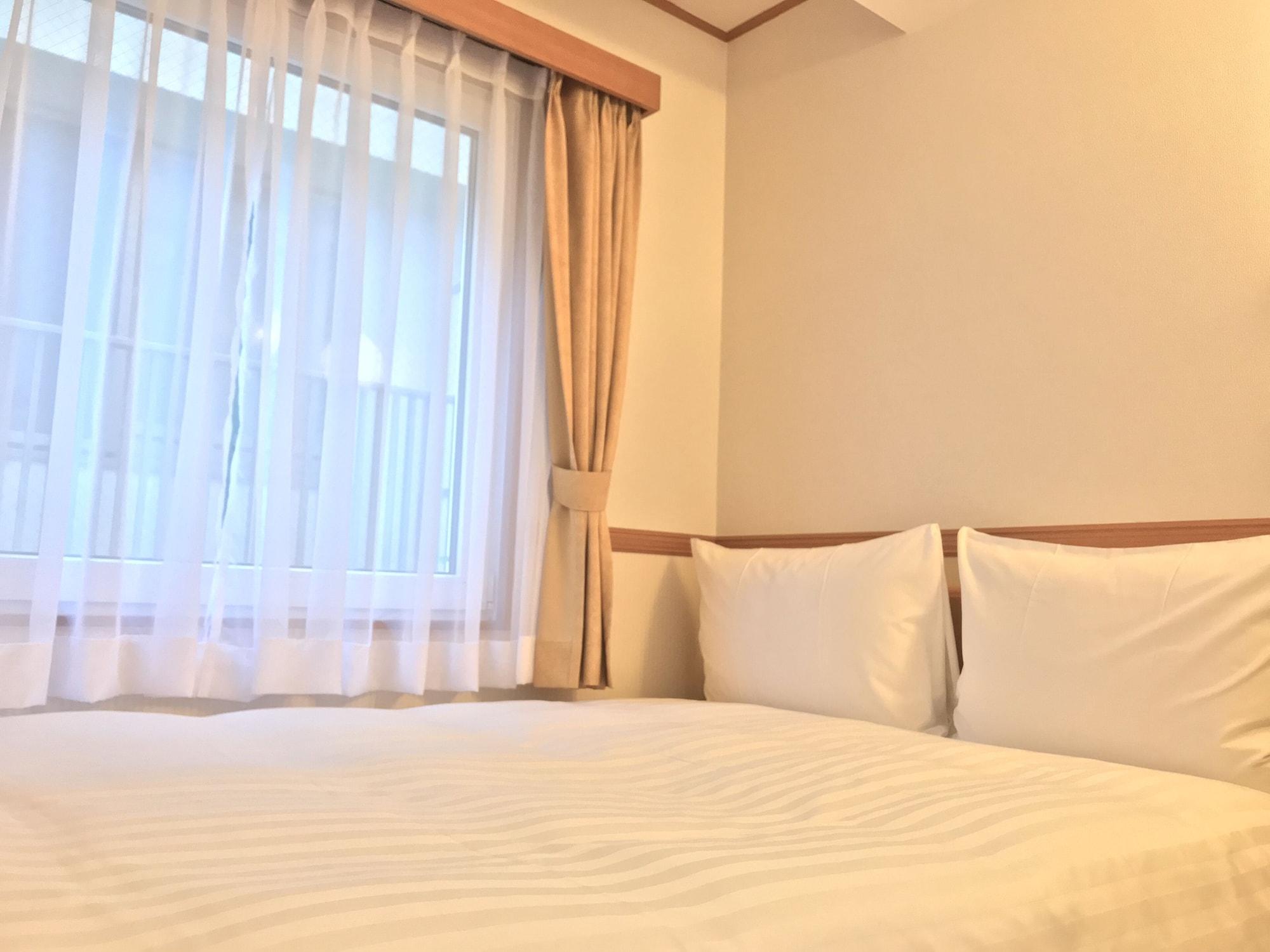 Toyoko Inn Yokohama Tsurumi Eki Higashi Guchi Exterior foto