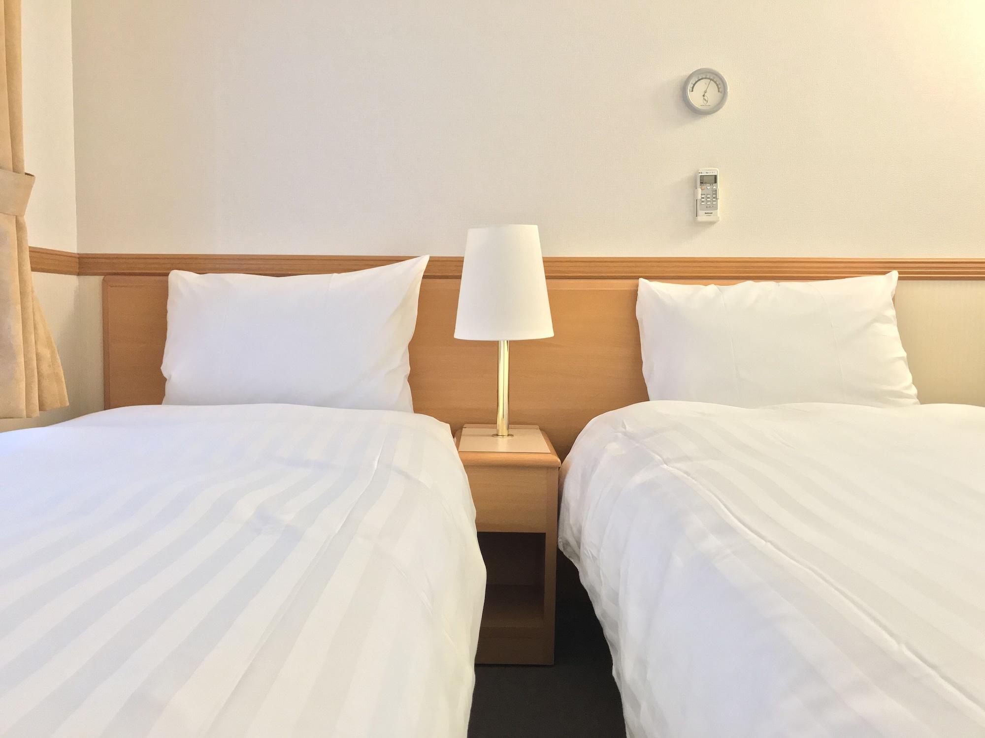 Toyoko Inn Yokohama Tsurumi Eki Higashi Guchi Exterior foto