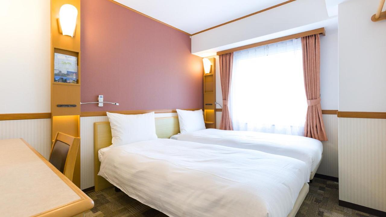 Toyoko Inn Yokohama Tsurumi Eki Higashi Guchi Exterior foto