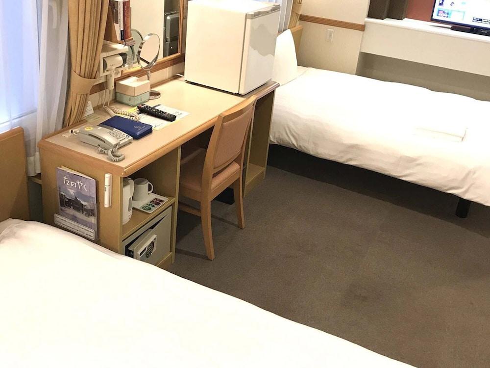 Toyoko Inn Yokohama Tsurumi Eki Higashi Guchi Exterior foto