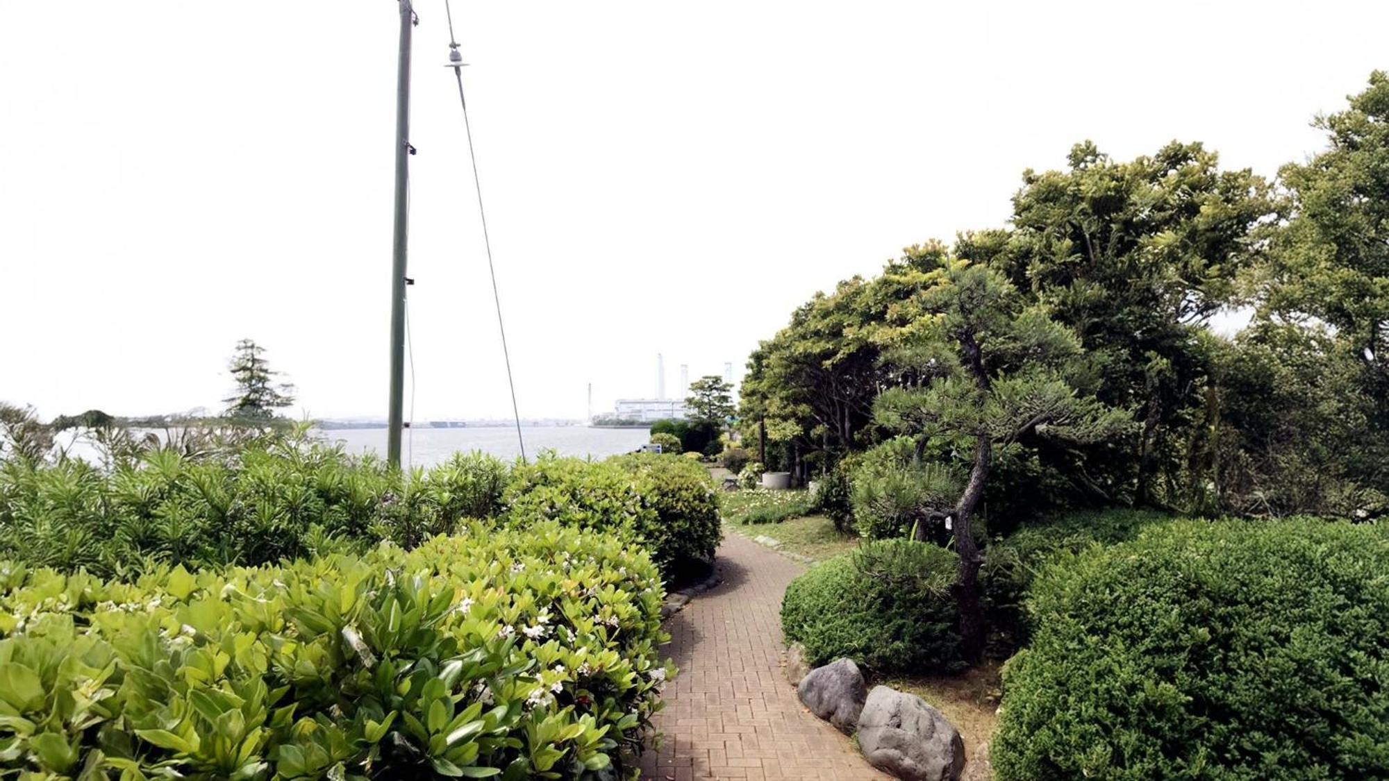 Toyoko Inn Yokohama Tsurumi Eki Higashi Guchi Exterior foto
